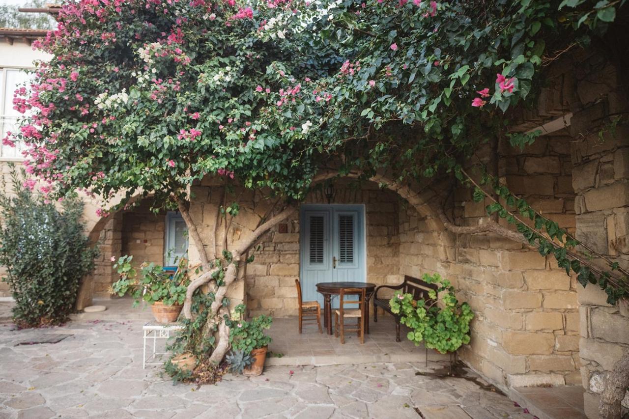 טוקהיני Cyprus Villages Hotel & Restaurant - Central Location - Bed & Breakfast - With Access To Pool And Stunning Views מראה חיצוני תמונה
