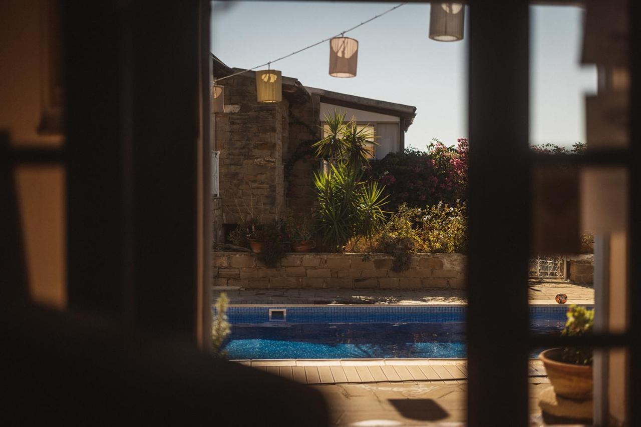 טוקהיני Cyprus Villages Hotel & Restaurant - Central Location - Bed & Breakfast - With Access To Pool And Stunning Views מראה חיצוני תמונה