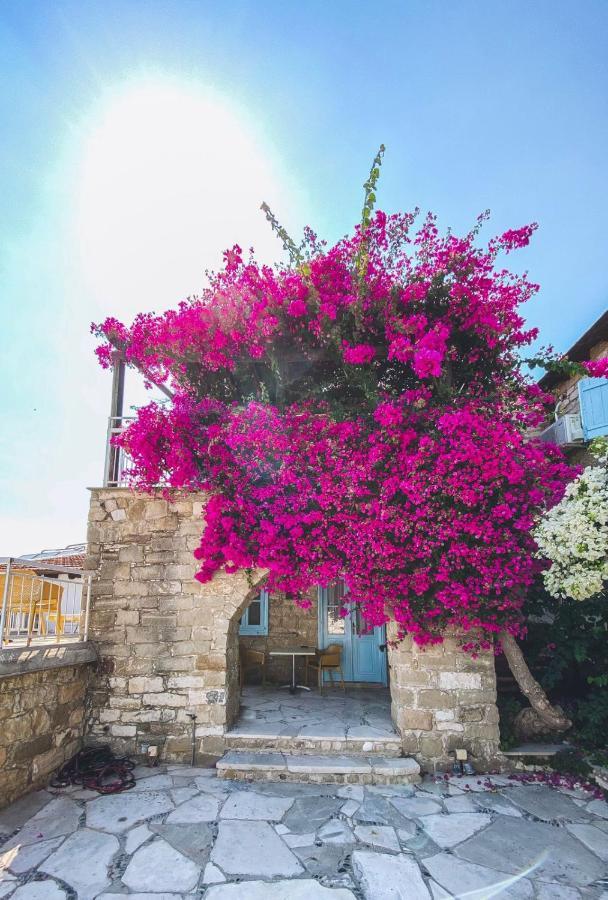 טוקהיני Cyprus Villages Hotel & Restaurant - Central Location - Bed & Breakfast - With Access To Pool And Stunning Views מראה חיצוני תמונה