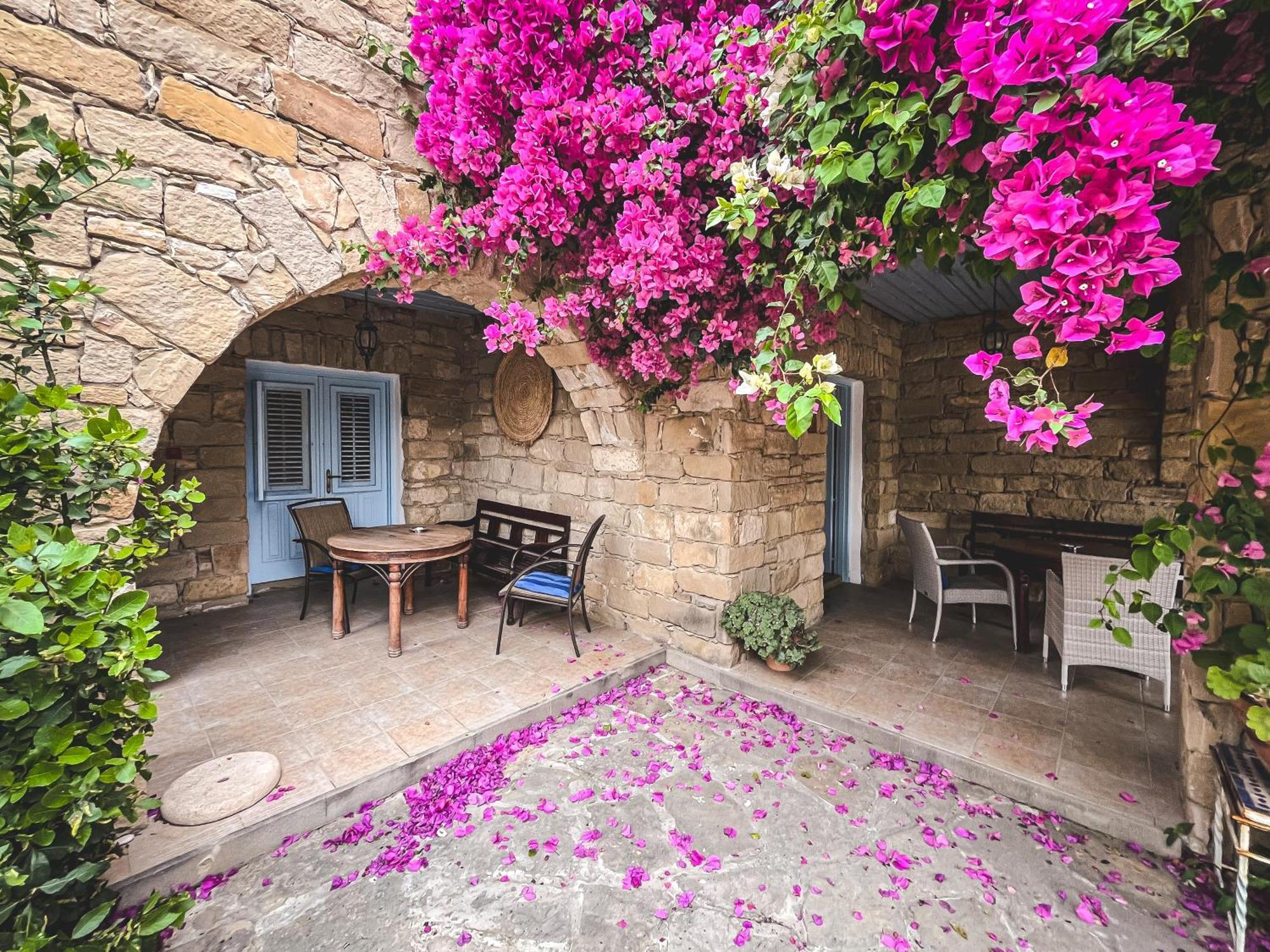 טוקהיני Cyprus Villages Hotel & Restaurant - Central Location - Bed & Breakfast - With Access To Pool And Stunning Views מראה חיצוני תמונה