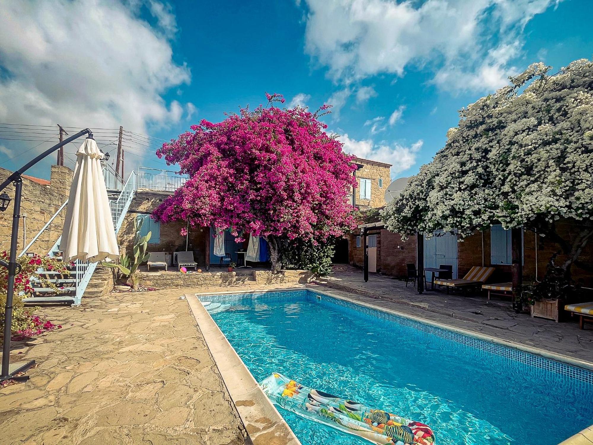 טוקהיני Cyprus Villages Hotel & Restaurant - Central Location - Bed & Breakfast - With Access To Pool And Stunning Views מראה חיצוני תמונה