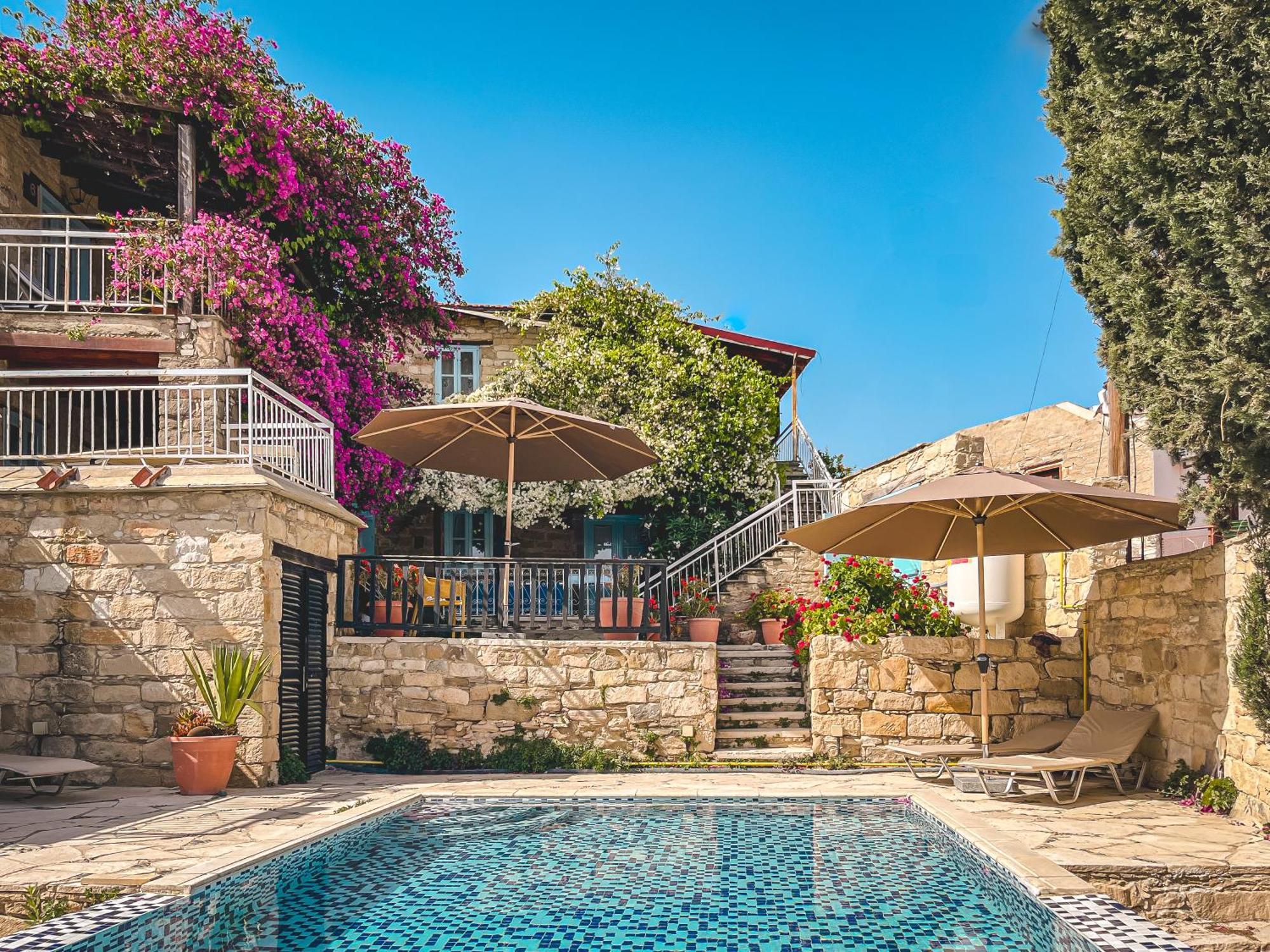 טוקהיני Cyprus Villages Hotel & Restaurant - Central Location - Bed & Breakfast - With Access To Pool And Stunning Views מראה חיצוני תמונה